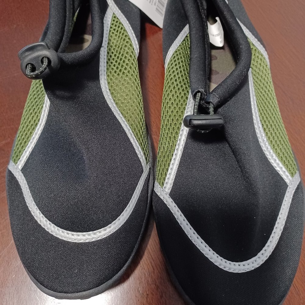 Sun and Sky Men’s aqua shoes Size 9-10